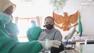 Wali Kota Bandung,Oded M Danial Divaksin Dosis Kedua 