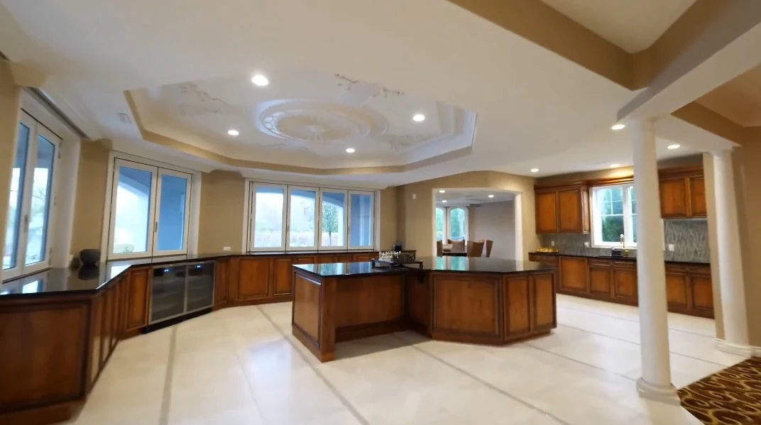 59 Photos vs. Tour 3499 Franklin Rd, Bloomfield Hills, MI Luxury