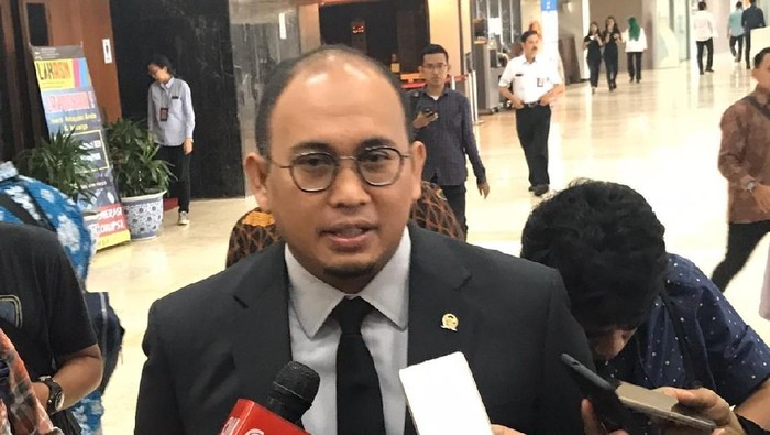 Andre Rosiade Klaim Tetap Kerja Meski Diterpa Isu Jebak PSK Andre Rosiade Klaim Tetap Kerja Meski Diterpa Isu Jebak PSK