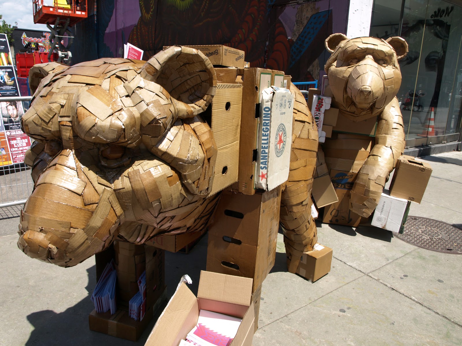 picture/day Cardboard bears