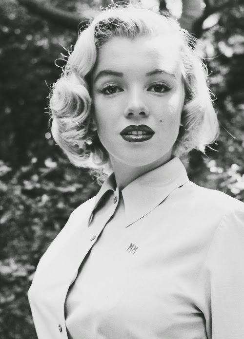 Marilyn Monroe movieloversreviews.filminspector.com