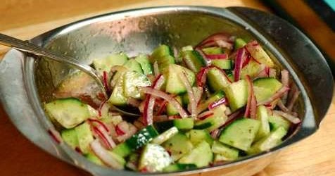 Reteta de Salata de castraveti Fabio cu ceapa rosie si cidru de mere