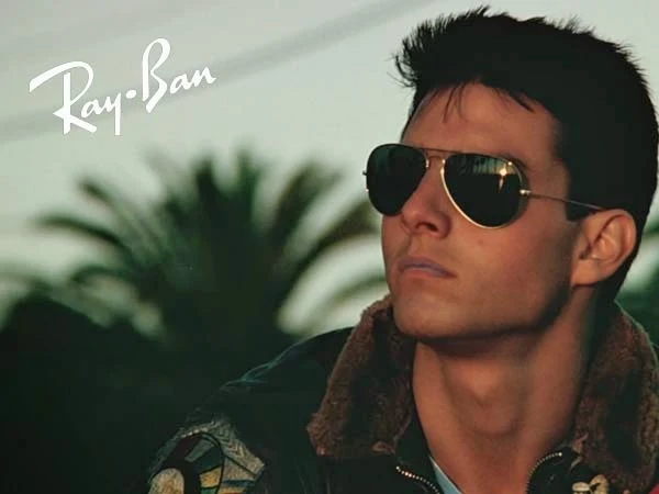 Tom Cruise en la película Top Gum llevando las Populares gafas Ray-Ban Aviador