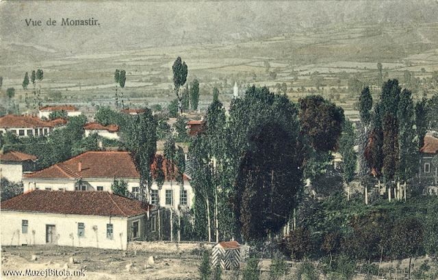 Народната болница изградена во 1895 година кога градоначалник на Битола бил Абдул Керим Паша. Гледана од ридот над неа. Разгледница издадена околу 1908/10 год.