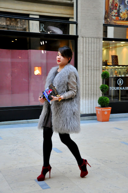 MEIA PRETA COM SAPATO COLORIDO, PODE? - Luxos e Luxos