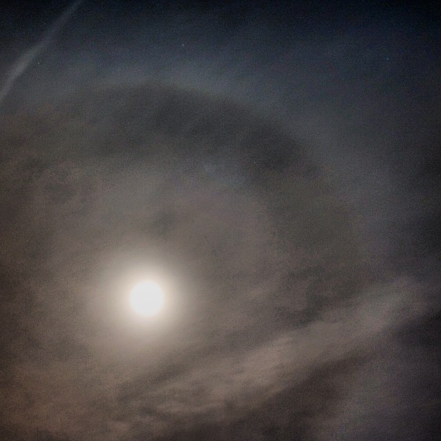 Top 99+ Images how rare is a ring around the moon Completed