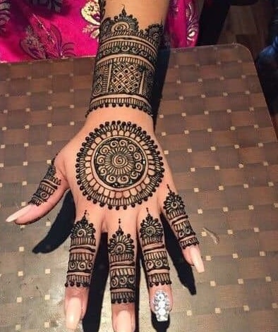 10 Natural and Easy Tips for a Darker Mehndi Colour - PG Shop – Owned by  BGDPL, Authorised P&G Distributor
