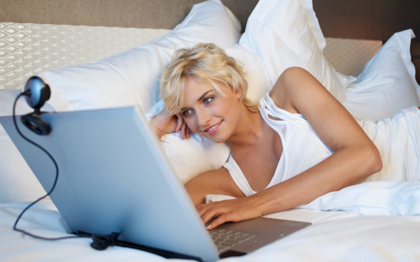 Chat Hot Girls for adults only Live video chat for adults - Allprogramsgoogle
