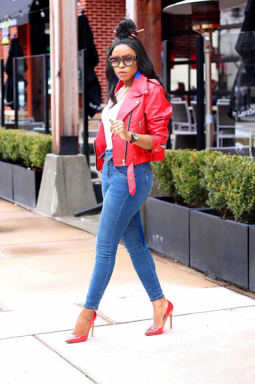 Classy way to wear a red jacket TOMGFASHION