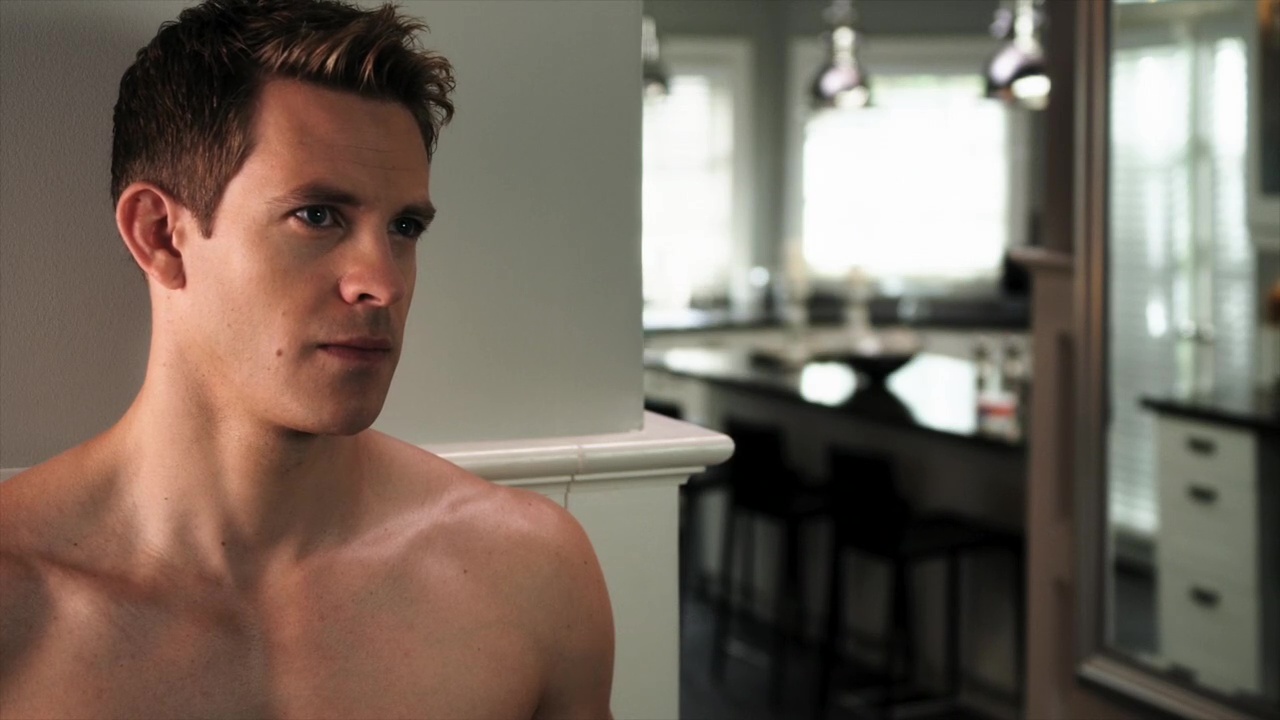 Bryce Johnson shirtless in Pretty Little Liars 1-03 "To Kill A Mocking...