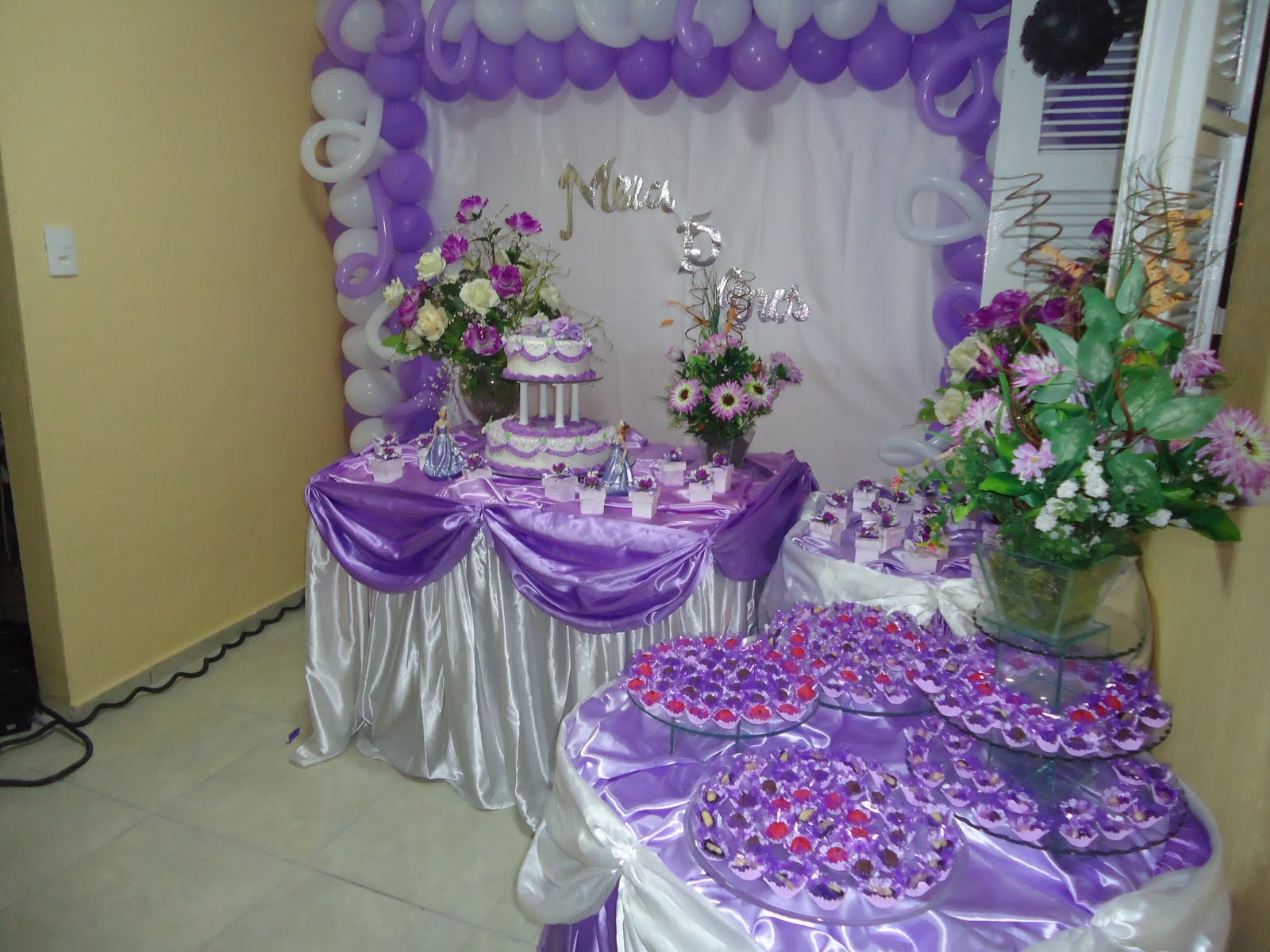 Osani Festas: Decoração 15 ANOS Lilás e Branco