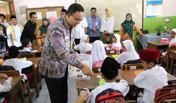 459 Sekolah di DKI Jakarta Dapatkan Program Makanan Tambahan