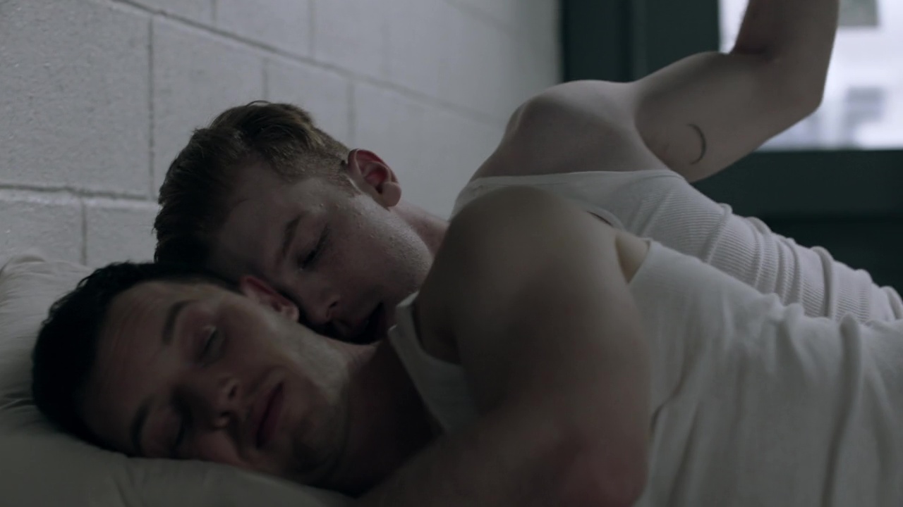 Cameron Monaghan and Noel Fisher nude in Shameless 10-02 "Sleep Well M...