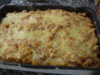 Macarrones con boloñesa y bechamel sin lactosa gratinados.