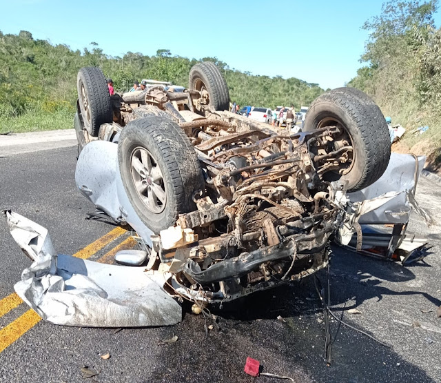 Colisão frontal entre veículos deixa ao menos três mortos na BA-052 próximo a Baixa Grande