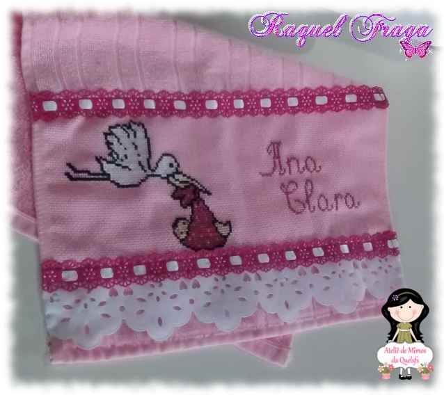 Ateliê de Mimos da Quelsfs: Toalhinha para Ana Clara bordada em Ponto Cruz