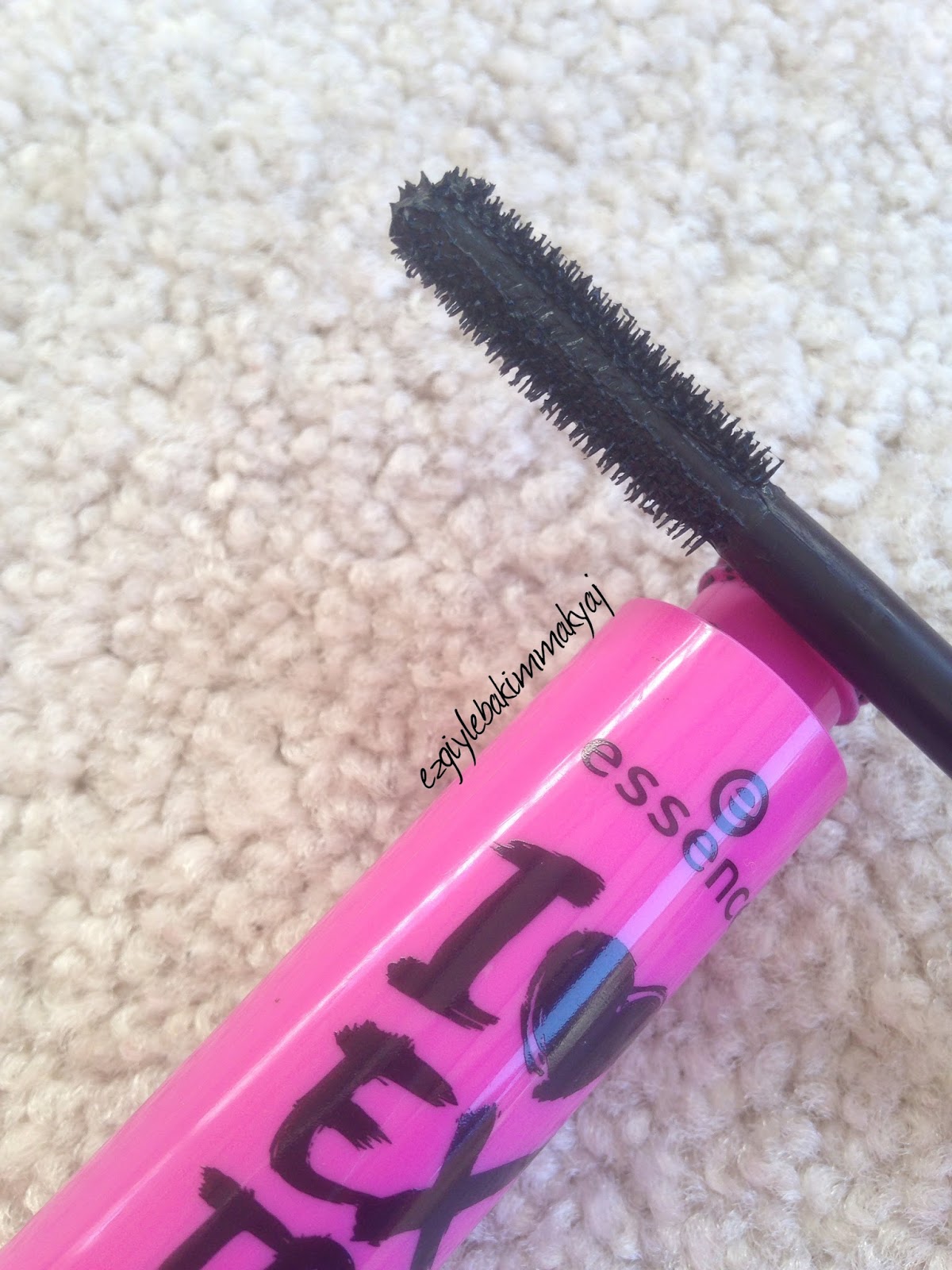 Ezgi ile Bakım Makyaj Essence I Love Extreme Crazy Volume Maskara