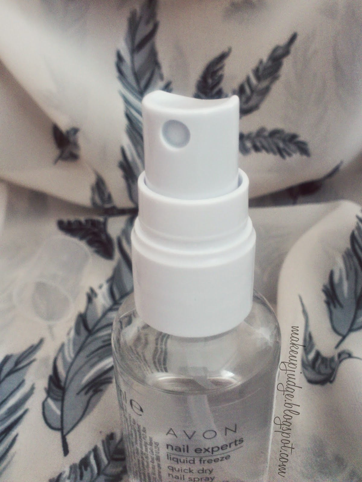 AVON LIQUID FREEZE quick dry nail spray Make up Judge