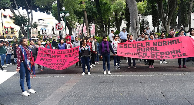 Normalistas de Tételes de Ávila exigen destituir a su director por desvío de recursos