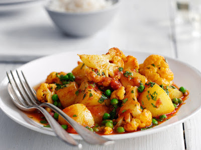 alt="hot and spicy curries,dinner,dinner recipes,cold nights,curry recipes,potato and cauliflower curry"