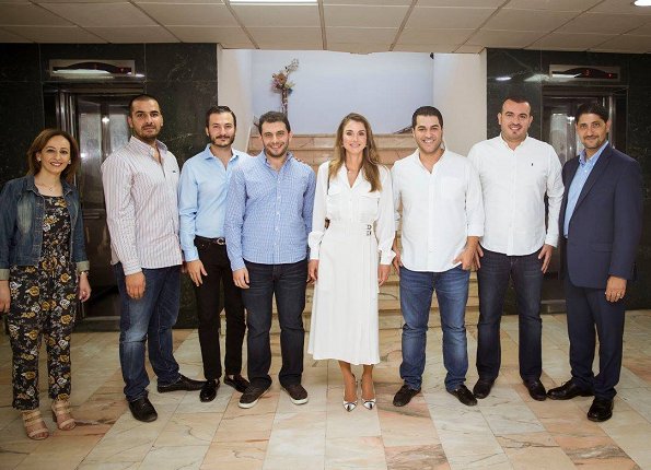 Queen Rania visited the Arabic-language digital encyclopedia office, Style of Queen Rania fashion and wore dress