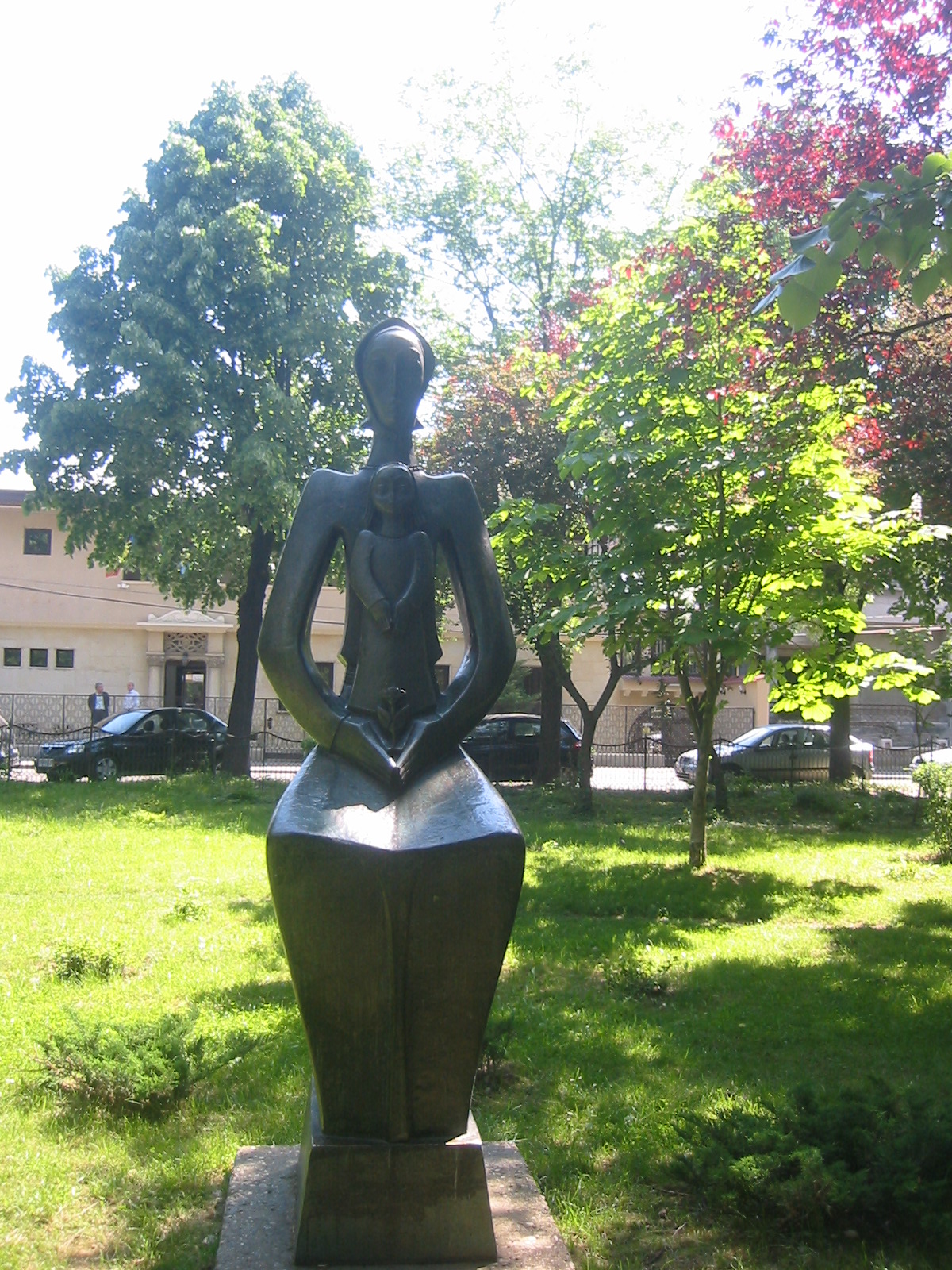 Blog de fotografii Statuie pe bulevard in Ploiesti