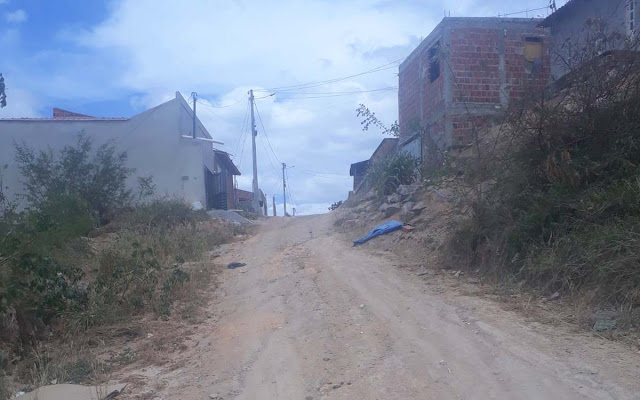 'Quase 30 dias sem água', relatam moradores do bairro Ladeira Vermelha, em Jacobina