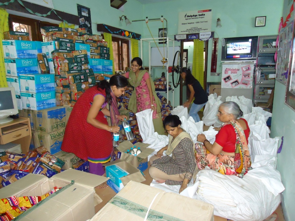 share-n-care-dav-helpage-india-helping-people-trapped-in-kedarnath