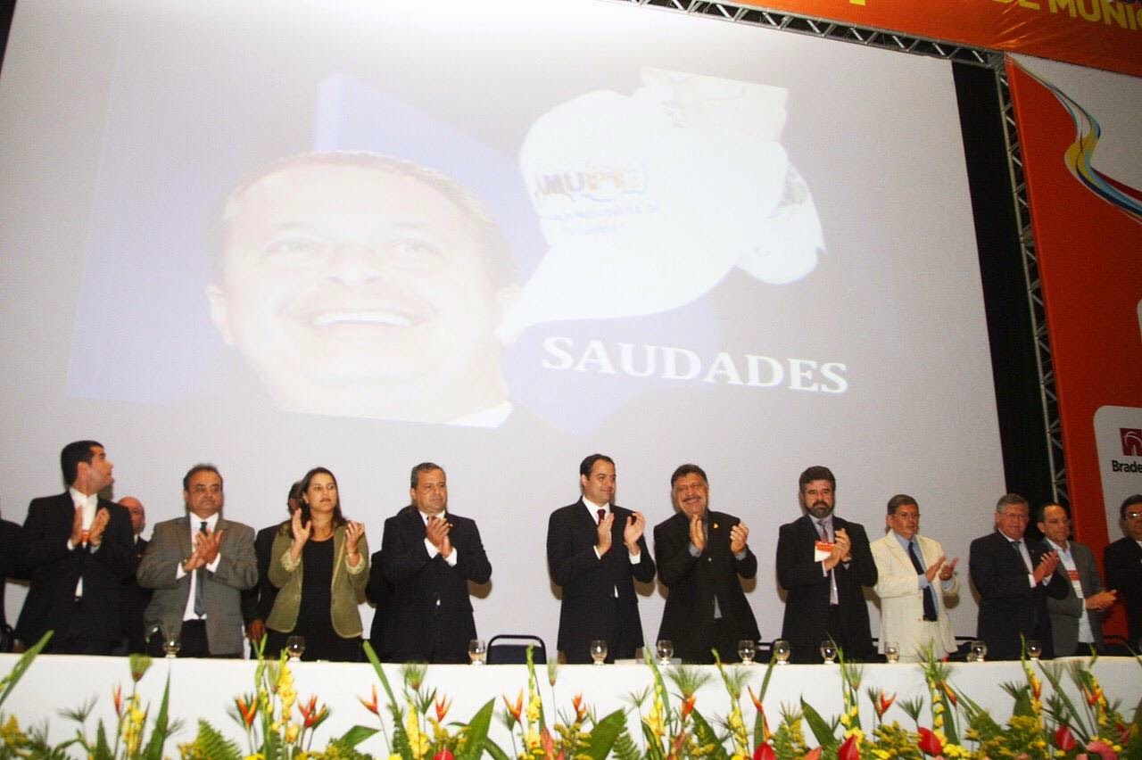 O governador do Estado Paulo Câmara, anunciou a terceira edição do FEM que vai disponibilizar R$ 263 milhões para investimentos nas cidades pernambucanas O governador do Estado Paulo Câmara, anunciou a terceira edição do FEM que vai disponibilizar R$ 263 milhões para investimentos nas cidades pernambucanas