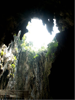 Batu Höhlen Photo große Öffnung in der Höhlendecke