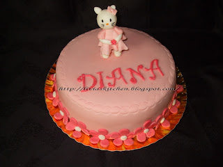 Tort roz cu Hello Kitty