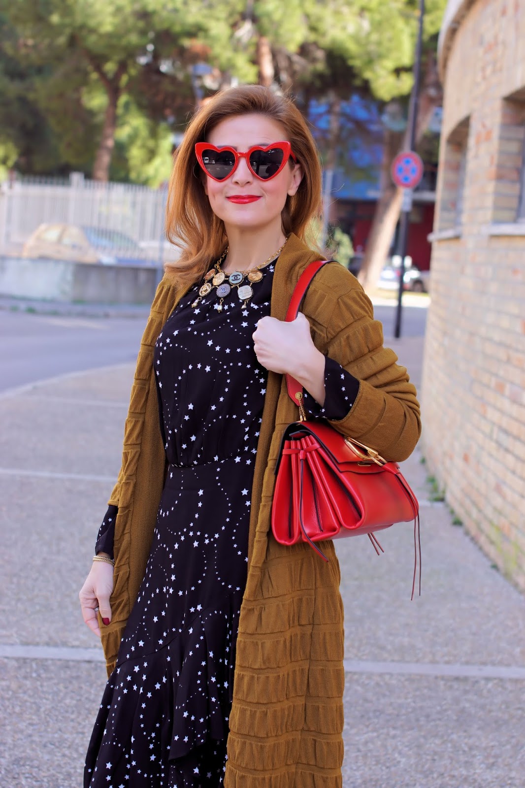 Valentine's day look: Valentino VRING bag in red