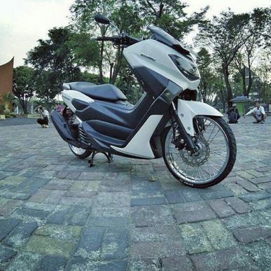 Modifikasi Yamaha Nmax Velg Jari-Jari Simpel dan Keren - Seputar Satria