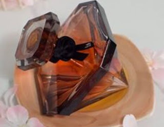 सपने में इत्र लगाते देखना | sapne me perfume lagana सपने में इत्र लगाते देखना | sapne me perfume lagana