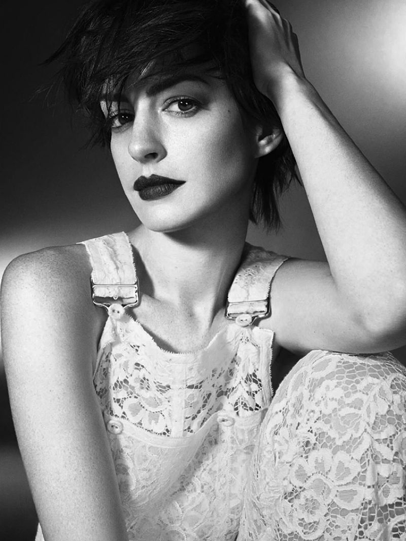 DC COMICS AND ARROWVERSE : Anne Hathaway In Elle Magazine Throwback