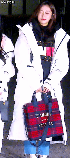 카메라 플래시 상대로 1년만에 재대결에 나선 러블리즈 지수.jpgif | 인스티즈