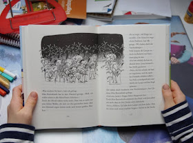 "Klassenreise mit Miss Braitwhistle": Eine witzige Klassenfahrt und ein Interview zum Kinderbuch. In diesem lustigen Buch erleben die Schüler auf ihrer Klassenfahrt viele Abenteuer.