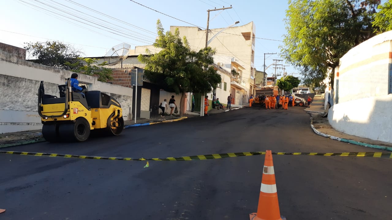 Prefeitura de Jacobina asfalta ruas no bairro da Missão