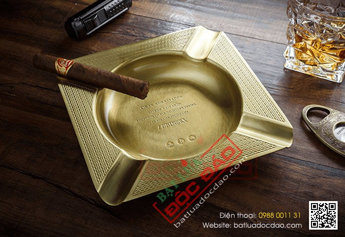 Gạt tàn xì gà 1 đến 4 điếu chất liệu gỗ, đồng, pha lê, sứ Gat-tan-xi-ga-4-dieu-bang-dong-lubinski-g034