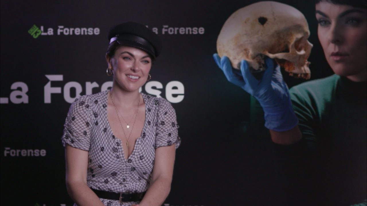 ENTREVISTA CON SERINDA SWAN (POR LA SERIE LA FORENSE) — paseando a miss