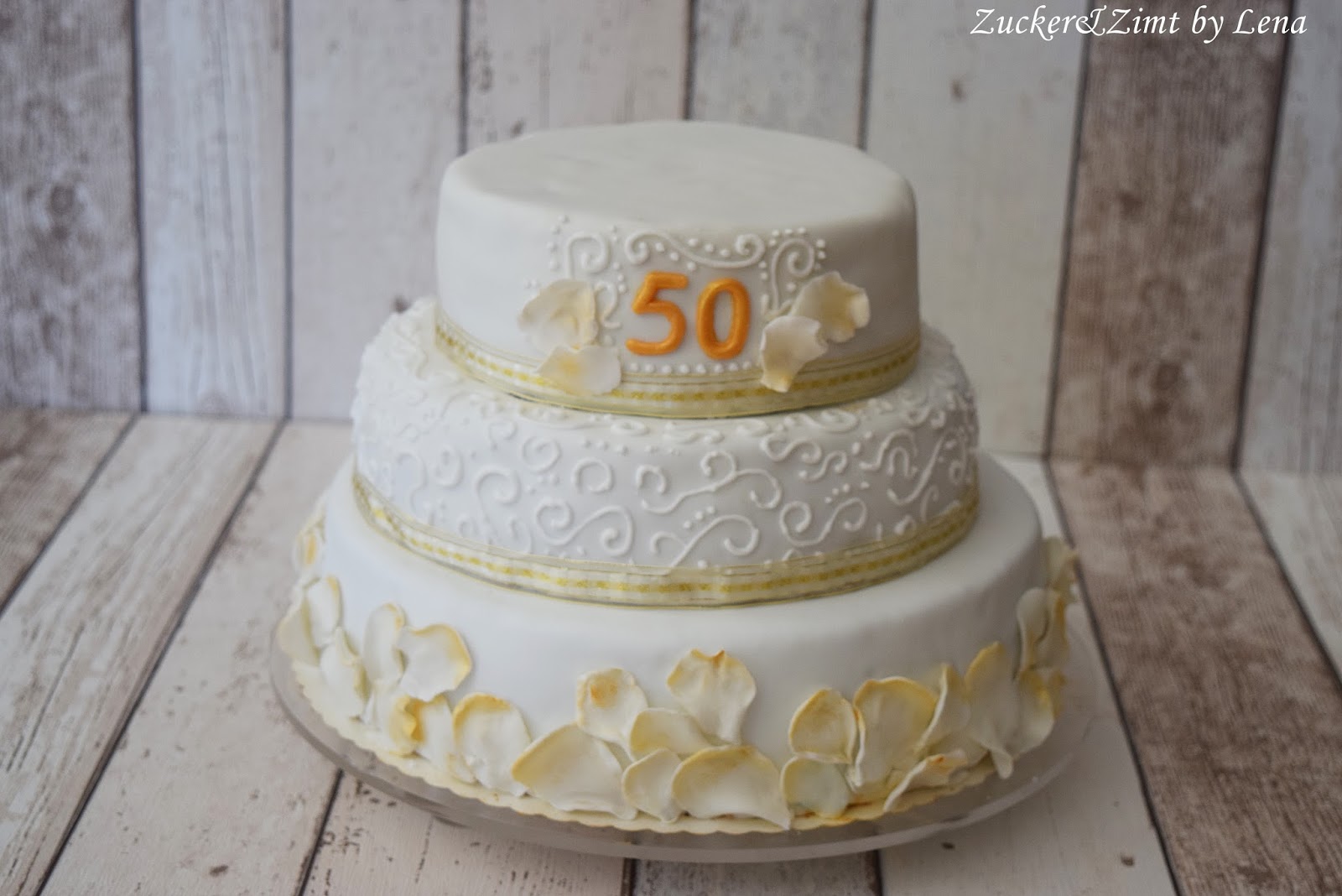 Torte Zur Goldenen Hochzeit Bestellen A New Day: Fondanttorte zur goldenen Hochzeit