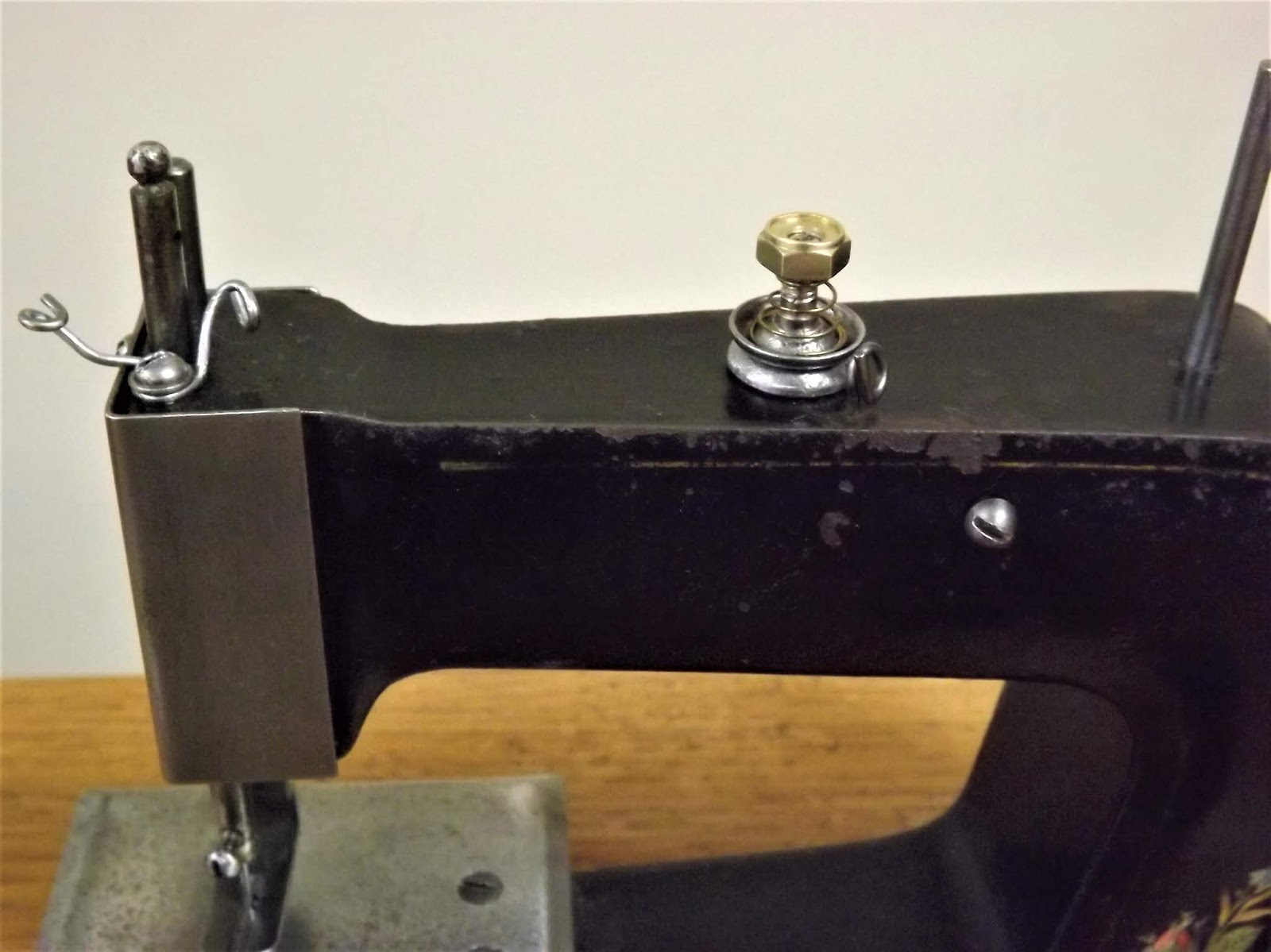 ANTIQUE and VINTAGE SEWING MACHINES WANTING a NEW HOME!! CHILD'S TOY