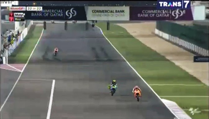 MotoGP : Sikuit Losail Qatar . . Marc Marquez finish pertama , Rossi ke 2 dan Pedrosa ke 3 