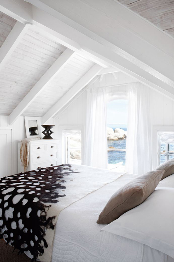 Coastal bedroom | Image via House and Leisure 
