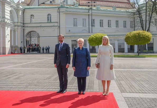 Crown Princess Mette-Marit wore Brock Collection coatdress from Spring 2017 Ready-to-Wear collection. Lithuanian President Dalia Grybauskaite