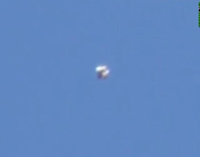 In this image we can see the 2 lights on the 2014 Californian UFO.