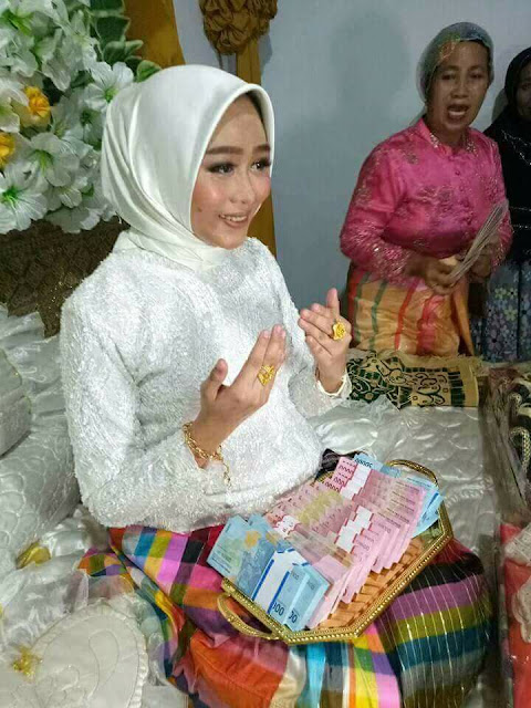 Uang Panai Calon Pengantin Tumpukan Uang dan Perhiasan, Wanita ini Berikan Pesan Menyentuh Uang Panai Calon Pengantin Tumpukan Uang dan Perhiasan, Wanita ini Berikan Pesan Menyentuh