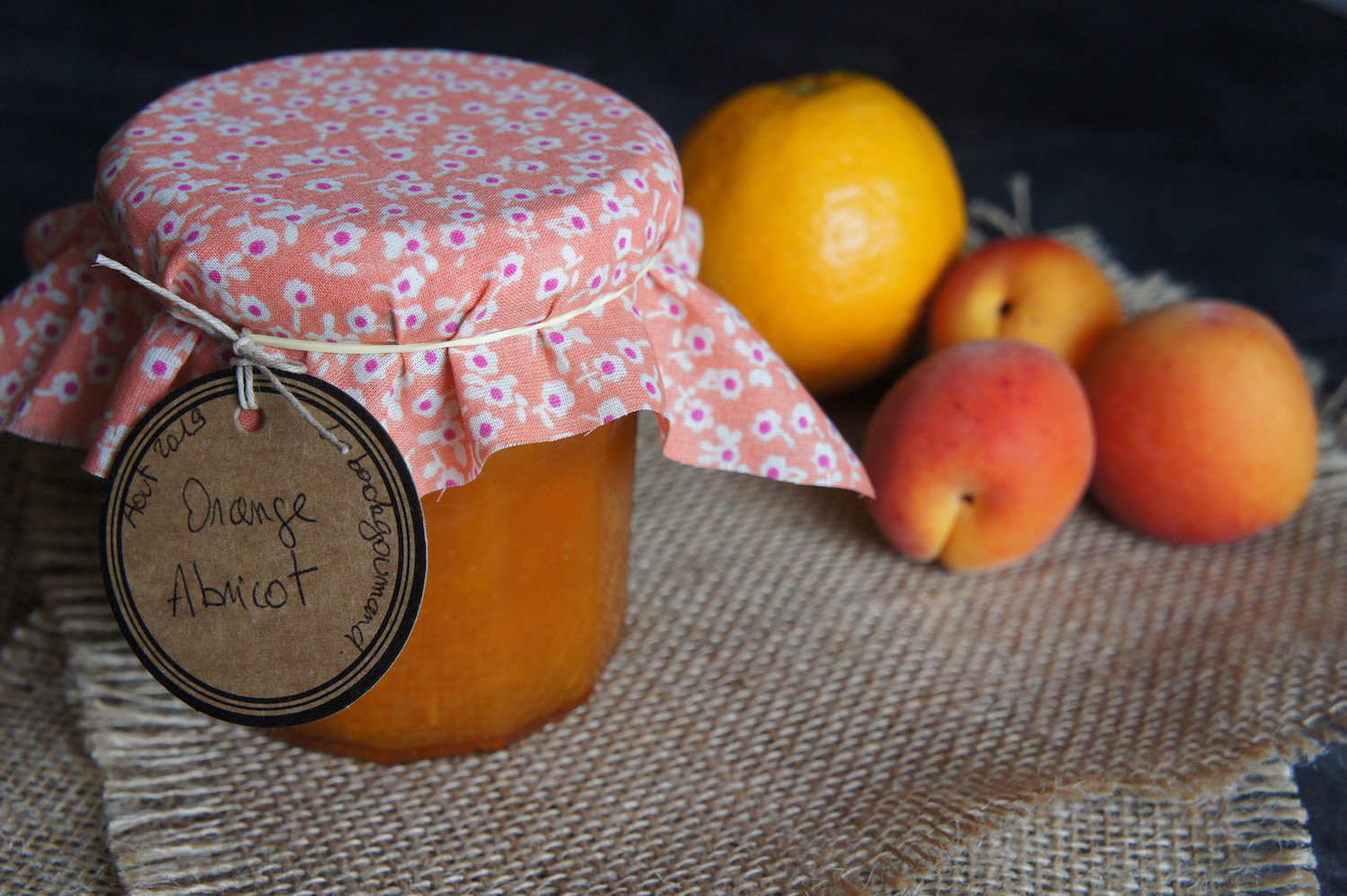 Confiture aux abricots et aux oranges