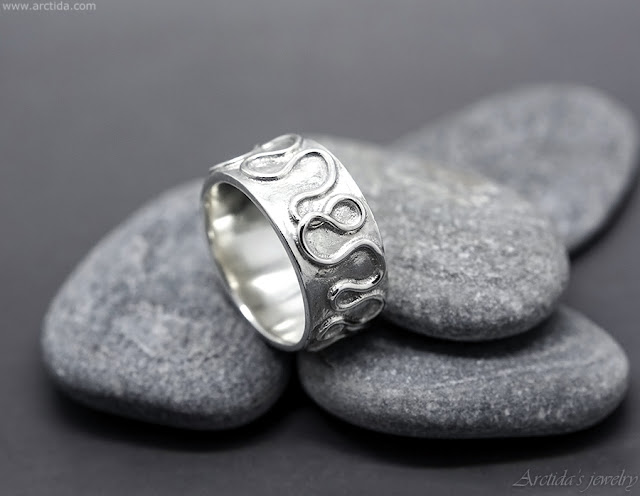 https://www.arctida.com/en/home/154-celtic-ring-argentium-sterling-silver-wide-ring-band.html