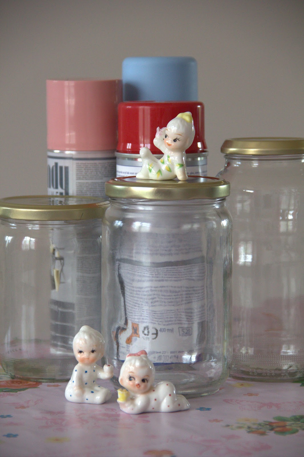 Tutorial jars with little figurines